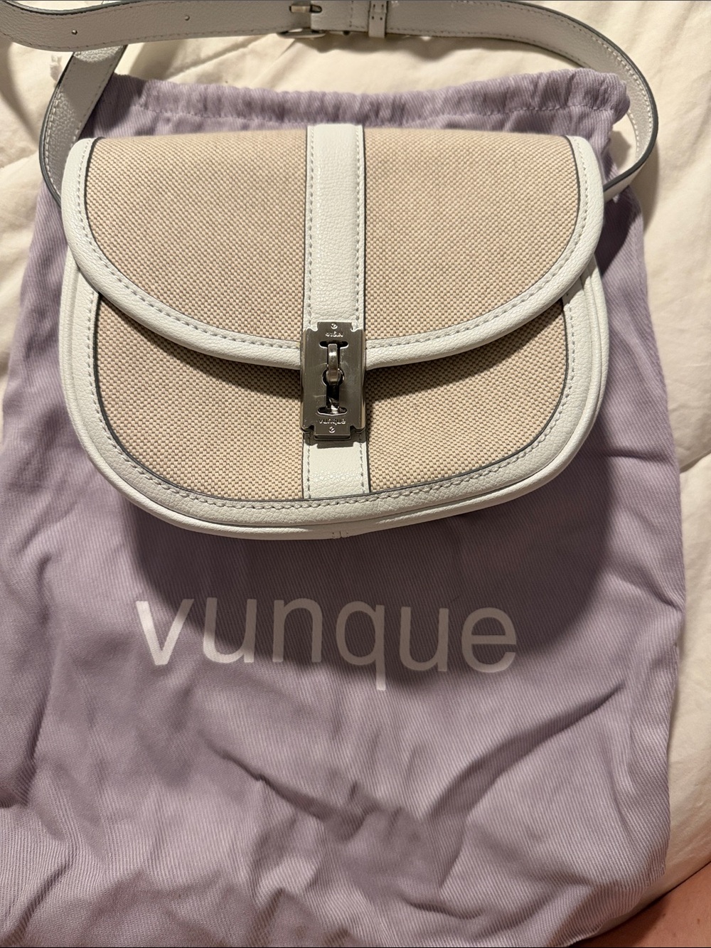 Vunque (Korean designer) Beige and White Crossbody Saddle Bag